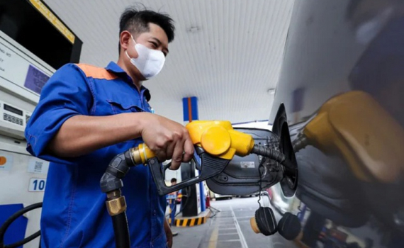 Gi&aacute; xăng E5 giảm gần 450 đồng/l&iacute;t