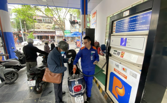 Gi&aacute; xăng dầu đồng loạt tăng từ 23 giờ ng&agrave;y 19-3