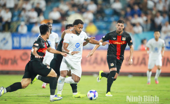 V.League 2025/2026: CLB Th&eacute;p Xanh Nam Định "hồi sinh" c&ugrave;ng dấu ấn Nguyễn Xu&acirc;n Son