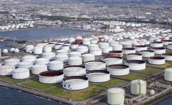 Mỹ v&agrave; c&aacute;c nước IEA đồng loạt "xả kho" dầu ứng ph&oacute; xung đột Trung Đ&ocirc;ng