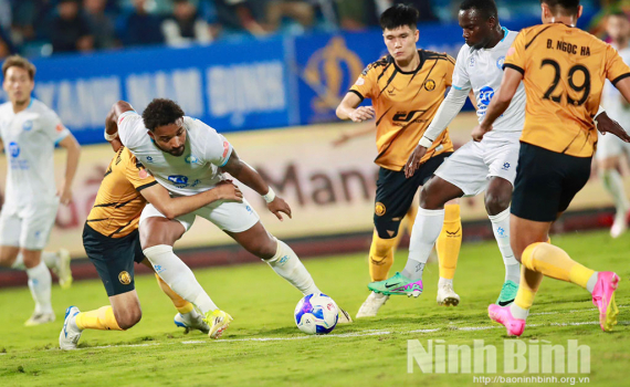 CLB Th&eacute;p Xanh Nam Định c&oacute; chiến thắng thứ 3 li&ecirc;n tiếp ở V.League m&ugrave;a giải 2025-2026