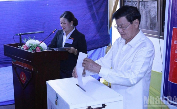 L&agrave;o c&ocirc;ng bố kết quả bầu cử đại biểu Quốc hội kh&oacute;a X