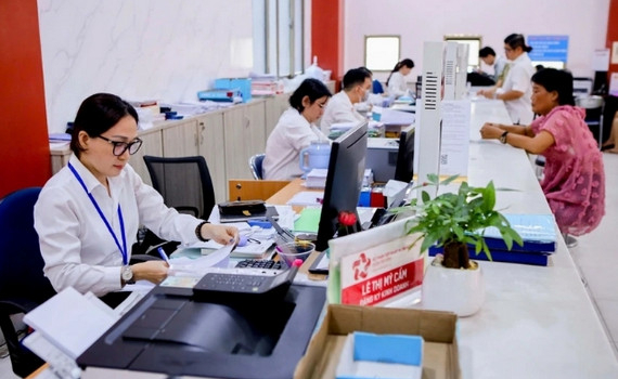 Đạo đức c&ocirc;ng vụ &ldquo;lệch chuẩn&rdquo; - Hệ lụy kh&ocirc;ng thể xem nhẹ