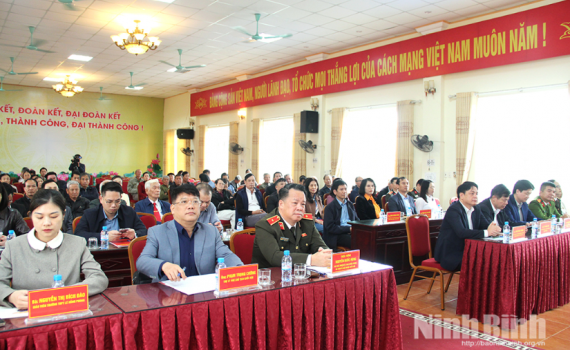 Ứng cử vi&ecirc;n đại biểu Quốc hội v&agrave; đại biểu HĐND tỉnh kh&oacute;a XVI tiếp x&uacute;c cử tri vận động bầu cử