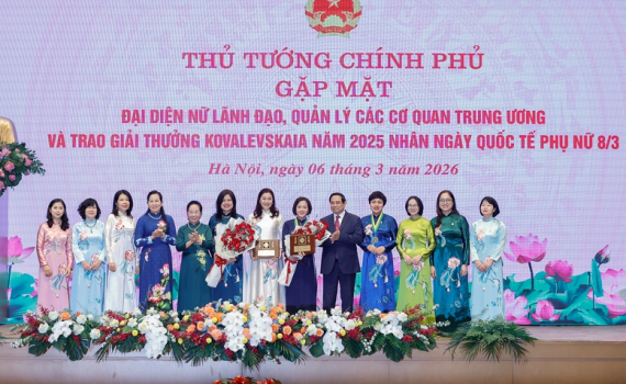 Thủ tướng: Phụ nữ Việt Nam vượt qua ch&iacute;nh m&igrave;nh, trở th&agrave;nh lực lượng n&ograve;ng cốt, nh&acirc;n tố kiến tạo tiến tr&igrave;nh đổi mới v&agrave; ph&aacute;t triển