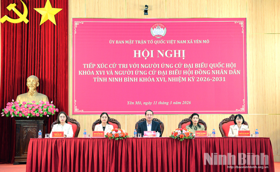 Đồng ch&iacute; Mai Văn Tuất, Ph&oacute; B&iacute; thư Tỉnh ủy, Chủ tịch Ủy ban MTTQ Việt Nam tỉnh v&agrave; c&aacute;c ứng cử vi&ecirc;n đại biểu HĐND tỉnh tiếp x&uacute;c cử tri x&atilde; Y&ecirc;n M&ocirc;