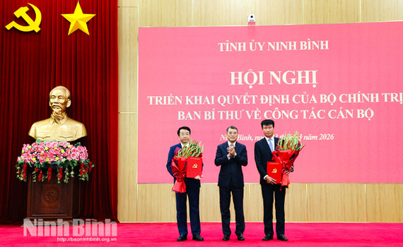 Triển khai c&aacute;c Quyết định của Bộ Ch&iacute;nh trị, Ban B&iacute; thư về c&ocirc;ng t&aacute;c c&aacute;n bộ