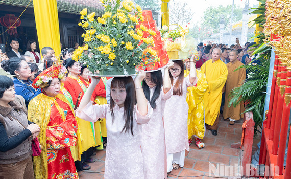 D&acirc;ng hương tưởng niệm 792 năm ng&agrave;y mất của Th&aacute;i tổ Th&aacute;i Thượng ho&agrave;ng Trần Thừa