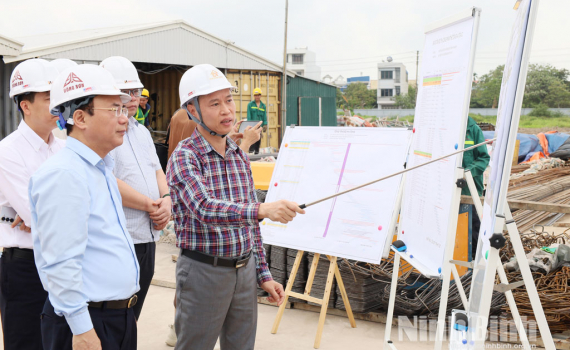 Bộ X&acirc;y dựng kiểm tra, đ&ocirc;n đốc việc triển khai đầu tư x&acirc;y dựng nh&agrave; ở x&atilde; hội tại tỉnh Ninh B&igrave;nh
