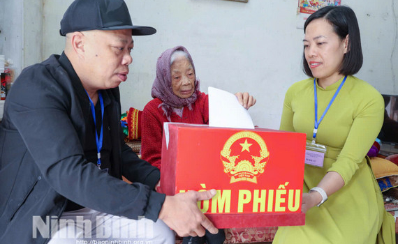 462 khu vực bỏ phiếu tr&ecirc;n địa b&agrave;n tỉnh đ&atilde; c&oacute; 100% cử tri đi bầu cử