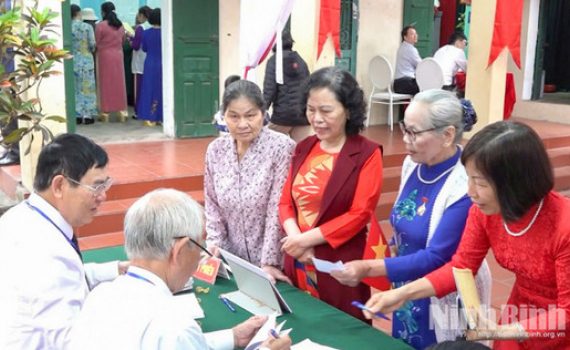 Ninh B&igrave;nh: N&aacute;o nức Ng&agrave;y hội non s&ocirc;ng