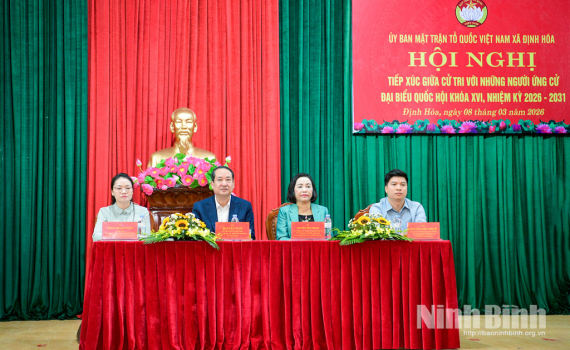Ph&oacute; Chủ tịch Quốc hội Nguyễn Thị Thanh v&agrave; c&aacute;c ứng cử vi&ecirc;n đại biểu Quốc hội kh&oacute;a XVI tiếp x&uacute;c cử tri x&atilde; Định H&oacute;a, B&igrave;nh Minh, Kim Đ&ocirc;ng