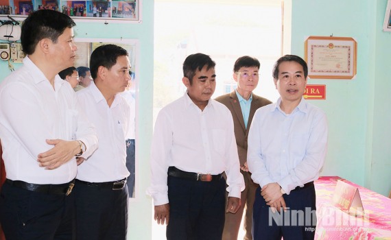 C&aacute;c đồng ch&iacute; l&atilde;nh đạo tỉnh kiểm tra c&ocirc;ng t&aacute;c chuẩn bị bầu cử tại c&aacute;c địa phương