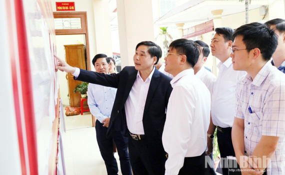 Kiểm tra c&ocirc;ng t&aacute;c chuẩn bị bầu cử đại biểu Quốc hội v&agrave; HĐND c&aacute;c cấp tại x&atilde; B&igrave;nh Lục v&agrave; B&igrave;nh Mỹ