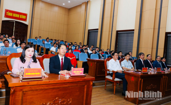 C&ocirc;ng bố c&aacute;c Quyết định của Chủ tịch UBND tỉnh về c&ocirc;ng t&aacute;c c&aacute;n bộ