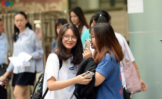 Bộ GDĐT: &ldquo;Th&iacute; sinh kh&ocirc;ng phải lo đi r&uacute;t nộp hồ sơ tại nhiều trường ĐH&ldquo;