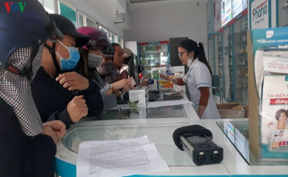 Bộ Y tế đề nghị cơ sở b&aacute;n lẻ thuốc giữ khoảng c&aacute;ch với người mua thuốc