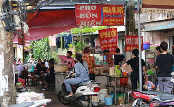 Bộ Y tế: Kh&aacute;ch ăn uống tại h&agrave;ng qu&aacute;n hạn chế cười đ&ugrave;a, n&oacute;i to