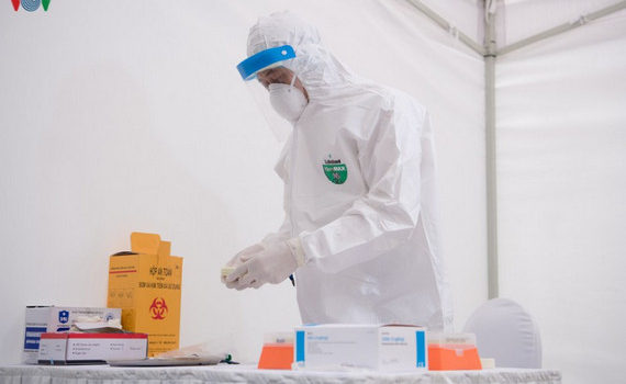 Chuy&ecirc;n gia cảnh b&aacute;o kh&ocirc;ng tự &yacute; d&ugrave;ng vaccine lao để ph&ograve;ng Covid-19