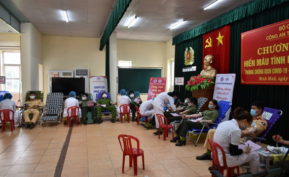C&ocirc;ng an tỉnh Ninh B&igrave;nh hiến m&aacute;u t&igrave;nh nguyện