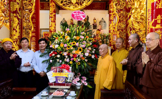 Đồng ch&iacute; Đỗ Việt Anh thăm, ch&uacute;c mừng nh&acirc;n dịp Đại lễ Phật đản năm 2020