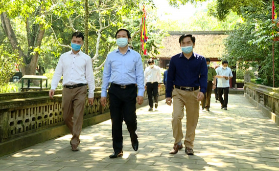 Đồng ch&iacute; Phạm Quang Ngọc kiểm tra hoạt động mở cửa trở lại tại c&aacute;c khu, điểm du lịch