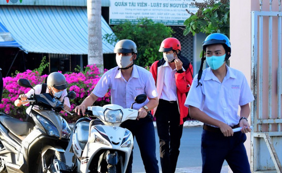 Niềm vui của học sinh C&agrave; Mau trong ng&agrave;y trở lại trường lớp