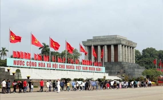 Tiếp tục tổ chức viếng Chủ tịch Hồ Ch&iacute; Minh trong c&aacute;c ng&agrave;y lễ