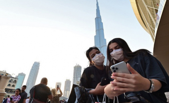 UAE phạt 5.500 USD nếu chia sẻ th&ocirc;ng tin kh&ocirc;ng ch&iacute;nh thức về Covid-19