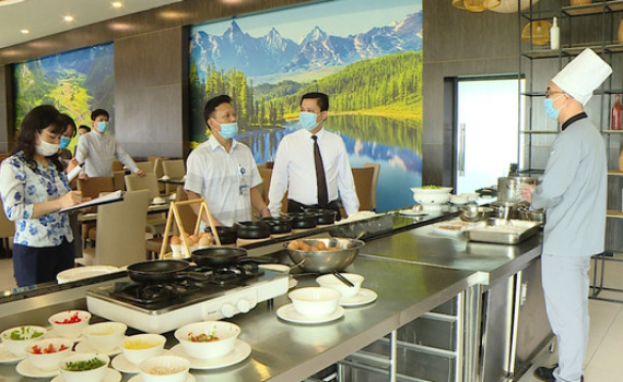 ​Bảo đảm an to&agrave;n thực phẩm cho Lễ khai mạc Năm Du lịch Quốc gia v&agrave; Lễ hội Hoa Lư 2021 