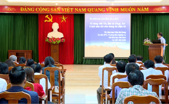 Bồi dưỡng nghiệp vụ cộng t&aacute;c vi&ecirc;n Trang th&ocirc;ng tin điện tử Đảng bộ tỉnh