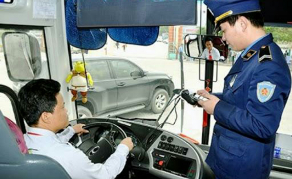 Cao điểm kiểm tra, xử l&yacute; vi phạm th&ocirc;ng qua thiết bị gi&aacute;m s&aacute;t h&agrave;nh tr&igrave;nh