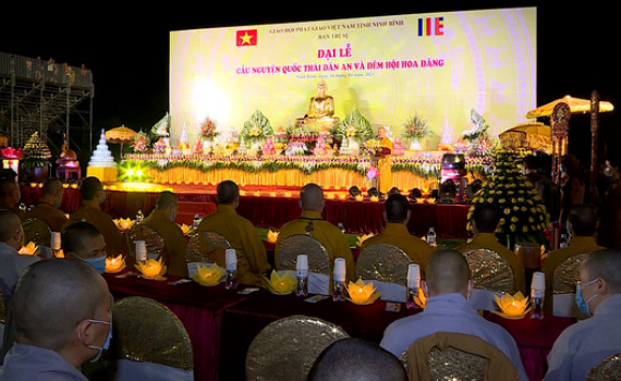 ​Đại Lễ cầu nguyện quốc th&aacute;i d&acirc;n an v&agrave; đ&ecirc;m hội hoa đăng