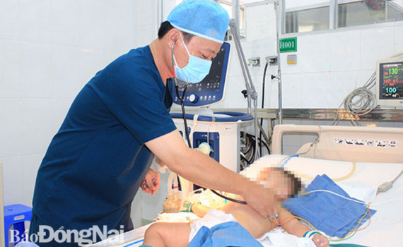Dấu hiệu bệnh tay ch&acirc;n miệng chuyển nặng