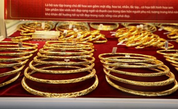Đầu tuần gi&aacute; v&agrave;ng quay đầu giảm