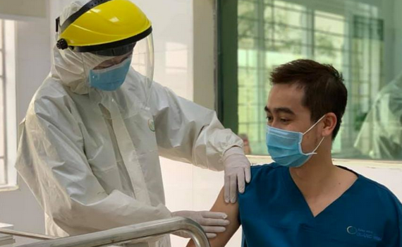 Đề nghị 5 địa phương ho&agrave;n th&agrave;nh ti&ecirc;m vaccine COVID-19 trước 15/5