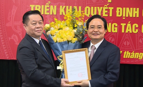 Đồng ch&iacute; Ph&ugrave;ng Xu&acirc;n Nhạ giữ chức vụ Ph&oacute; Trưởng Ban Tuy&ecirc;n gi&aacute;o Trung ương