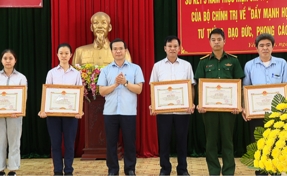 Em Tạ Thị Phương Nhung học B&aacute;c ở tinh thần vượt kh&oacute;