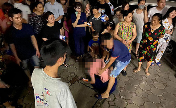H&agrave; Nội: B&eacute; g&aacute;i 3 tuổi rơi từ tầng 24 chung cư xuống tử vong