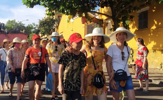 Hạn chế c&aacute;c sự kiện, hoạt động tập trung đ&ocirc;ng người kh&ocirc;ng cần thiết