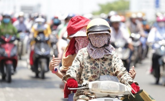H&ocirc;m nay, miền Trung nắng n&oacute;ng, c&oacute; nơi tr&ecirc;n 37 độ C 