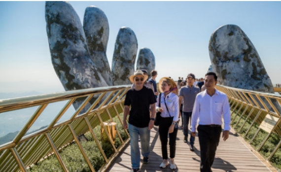 Kh&aacute;ch đặt tour đến Đ&agrave; Nẵng tăng vọt dịp lễ 30.4 