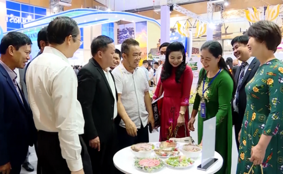 Ninh B&igrave;nh đẩy mạnh tuy&ecirc;n truyền Năm Du lịch Quốc gia 2021
