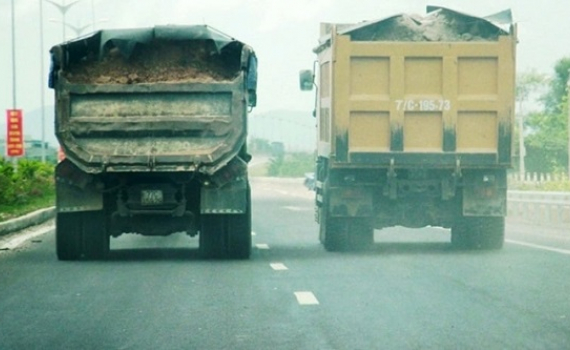 Quyết liệt ngăn chặn t&igrave;nh trạng xe qu&aacute; tải, qu&aacute; khổ