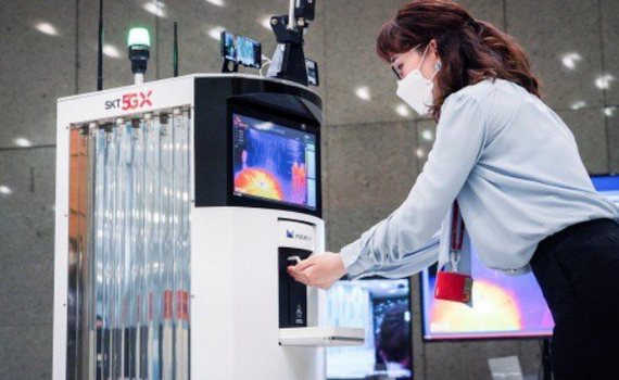 Ra mắt robot khử tr&ugrave;ng sử dụng c&ocirc;ng nghệ 5G đầu ti&ecirc;n tr&ecirc;n thế giới