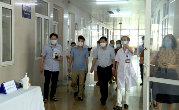 Sở Y tế kiểm tra c&ocirc;ng t&aacute;c chuẩn bị chiến dịch ti&ecirc;m vắc xin ph&ograve;ng Covid-19 đợt 1