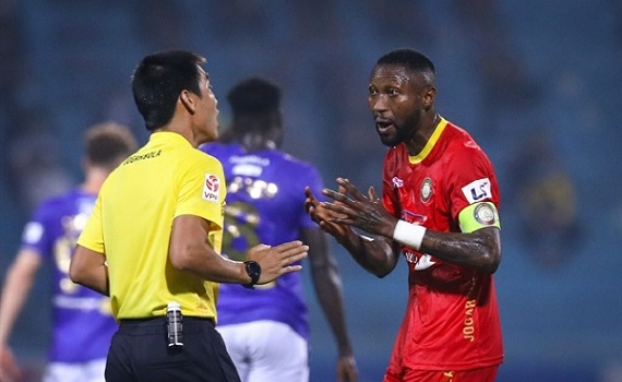 V.League dấy l&ecirc;n nỗi lo v&igrave; lối đ&aacute; bạo lực
