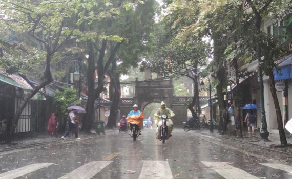 Thời tiết ng&agrave;y 15-4: Bắc Bộ c&oacute; mưa d&ocirc;ng cục bộ