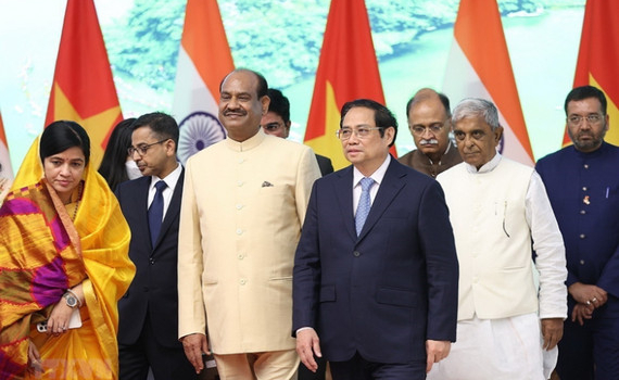 Thủ tướng Phạm Minh Ch&iacute;nh hội kiến Chủ tịch Hạ viện Ấn Độ Om Birla