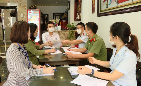 Kiểm tra c&ocirc;ng t&aacute;c chấp h&agrave;nh quy định ph&aacute;p luật về kinh doanh du lịch